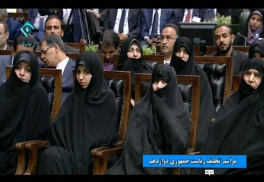  حضور همسر و دختران رئیس جمهور و خانواده برخی از مسئولان نظام در مراسم تحلیف
