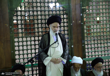 آیت‌الله حسینی بوشهری: امام همیشه با تحجر مقابله‌ می‌کرد/ امام معتقد به عقلانیت گرایی در عالم و شریعت بود/ تحولی که دشمنان‌ برای‌ ما خواب دیده‌اند در رابطه‌ با تغییر در هویت جمهوری اسلامی است‌؛ هرگز تعبیر نخواهد شد