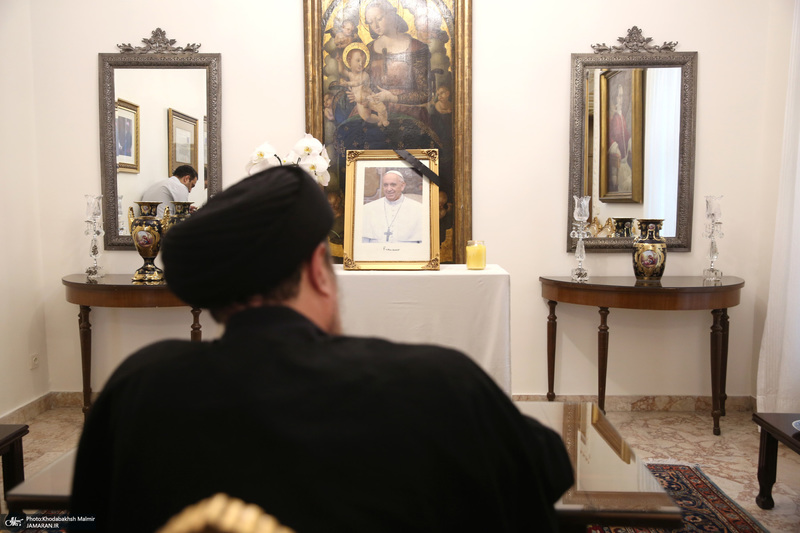 حضور سید حسن خمینی در سفارت واتیکان