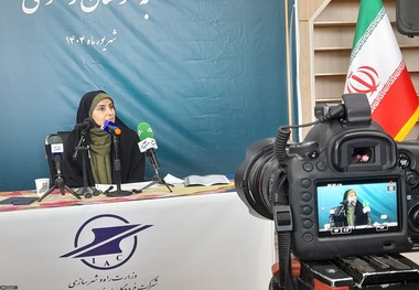 پیگیری جدی پروژه‌ های عمرانی، نهضت ملی مسکن و آزادراه‌ها/ فرزانه صادق در فرودگاه گناباد: یک‌ سوم واحدهای نهضت ملی مسکن هنوز به تسهیلات بانکی متصل نشده‌اند/ اتصال ریلی گناباد تا پایان سال آینده هدف‌گذاری شد