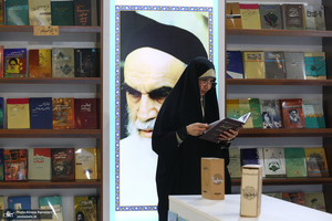 غرفه موسسه تنظیم و نشر آثار حضرت امام خمینی(ره) در نمایشگاه کتاب