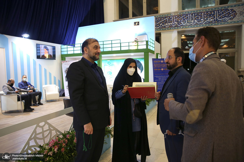 غرفه موسسه تنظیم و نشر آثار امام خمینی (س) در  نمایشگاه بین‌المللی قرآن