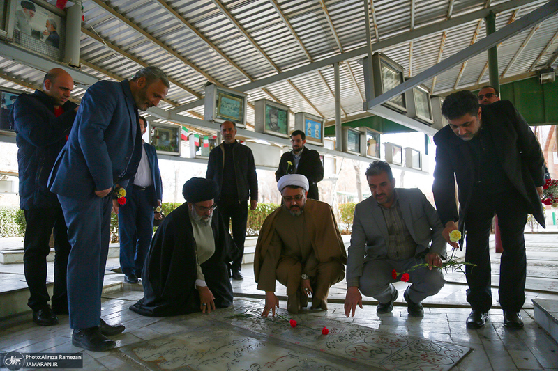 حضور رییس موسسه تنظیم و نشر آثار امام خمینی در گلزار شهدای خمین