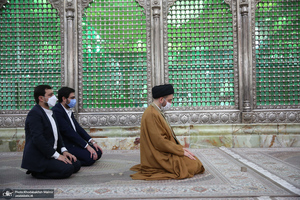 ادای احترام سید عمار حکیم نسبت به حضرت امام خمینی (س)