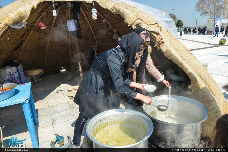 نمایشگاه گردشگری عطر یاس در حرم مطهر امام خمینی(س)
