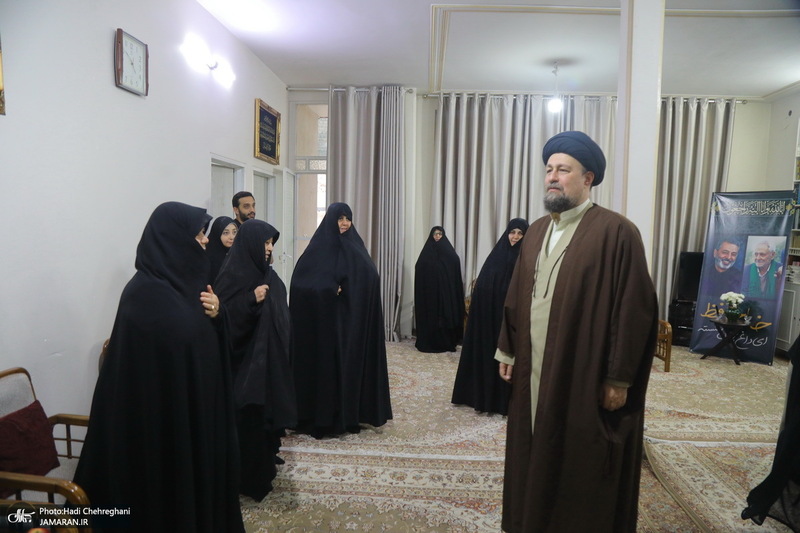 حضور آیت الله سید حسن خمینی در منزل پدر شهید موسوی