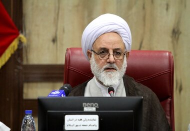 امام جمعه ایلام: حمایت ائمه جمعه از مسئولان ارشد استان ها توصیه مقام معظم رهبری است