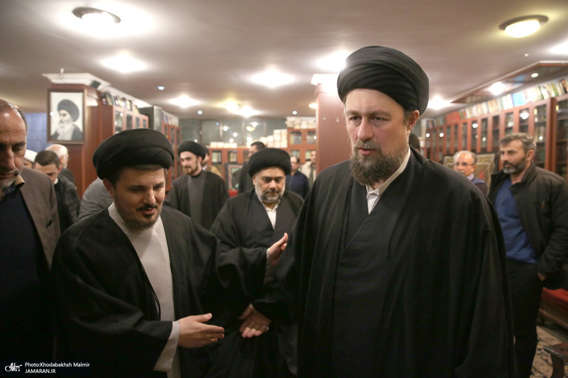 حضور جمعی از شخصیت های سیاسی در منزل مرحوم آیت الله موسوی بجنوردی (ره) -3
