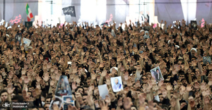 اقامه نماز رهبر معظم انقلاب بر پیکر رئیس جمهوری و یارانش