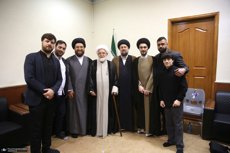 دیدار مهدی کروبی با سید حسن خمینی و جمعی از فعالان سیاسی