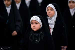 اجرای گروه سرود کودکان و نوجوانان بسیج سیدالشهدا (ع) اسلامشهر در حرم مطهر امام خمینی (س)