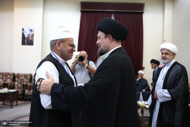 حاشیه های ادای احترام مهمانان خارجی چهلمین کنفرانس وحدت اسلامی به مقام شامخ حضرت امام خمینی (س)