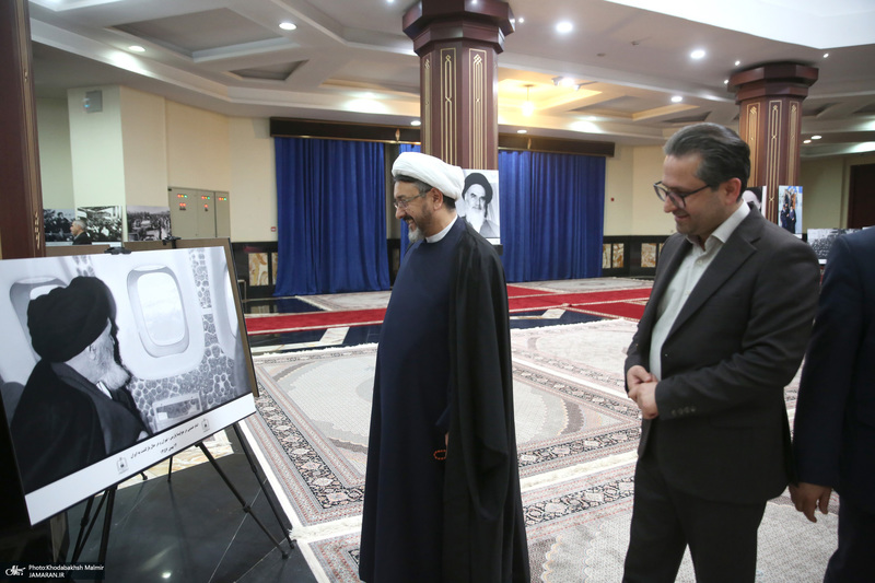 بازدید سید حسن خمینی از نمایشگاع عکس امام امت