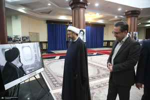 بازدید سید حسن خمینی از نمایشگاع عکس امام امت