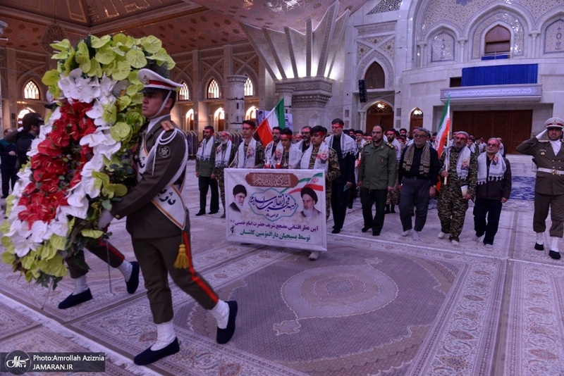 آئین عطرافشانی حرم امام خمینی(س) توسط بسجیان کاشانی