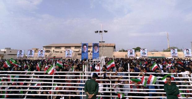 ازدحام جمعیت در بندرلنگه برای دیدار با رییس جمهوری