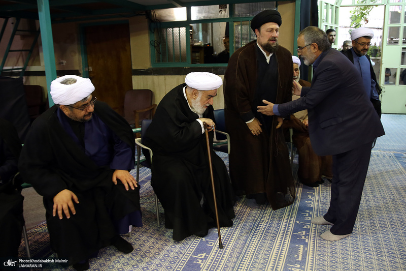 مراسم تشییع آیت الله حسن صانعی (ره) از حسینیه جماران - 2