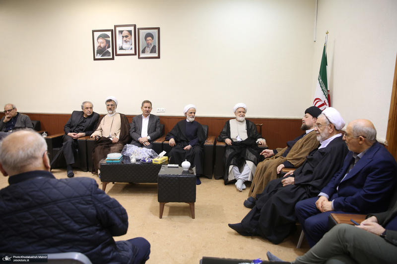 دیدار مهدی کروبی با سید حسن خمینی و جمعی از فعالان سیاسی