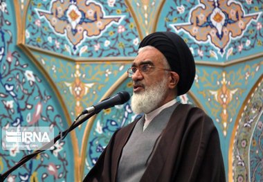 امام جمعه قم: نامزدها از وعده‌ دروغ و تخریب دستگاه‎های نظام بپرهیزند