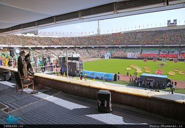 حضور و سخنرانی رهبر معظم انقلاب در همایش ده‌ها هزارنفری «خدمت بسیجیان» در ورزشگاه آزادی