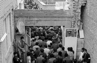 دیدار مردم با امام در مدرسه علوی (6)