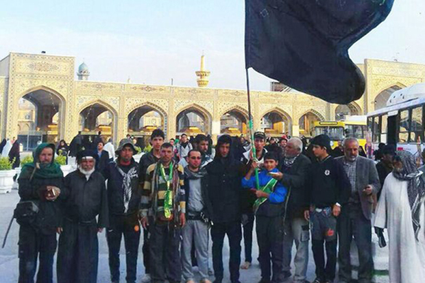 زائران عراقی با پای پیاده به مشهد رسیدند
