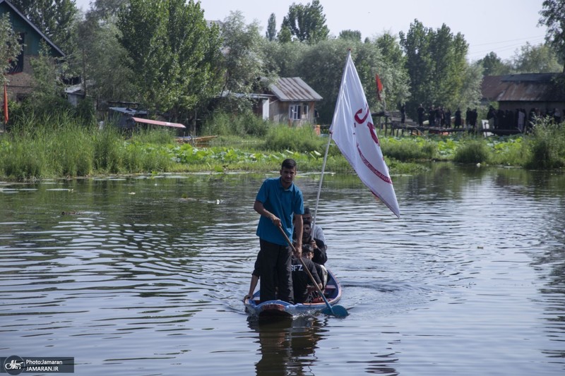 عزاداری سنتی کشمیری‌ها روی قایق