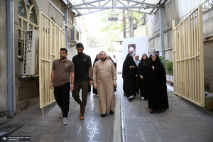 بازدید جمعی از دانشجویان کشور عراق از بیت امام خمینی درجماران