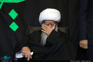 پیاده روی آیت الله العظمی وحید خراسانی به سمت حرم حضرت معصومه(س)