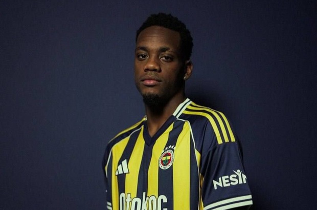 مرد عاشق از النصر جدا شد