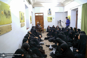 محفل انس با قرآن ویژه بانوان در بیت قدیمی امام در قم