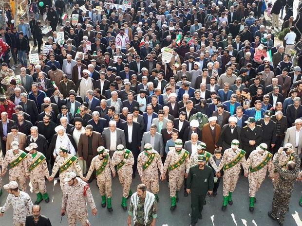 حضور پر شور مردم شهرستان قرچک در راهپیمایی 22 بهمن ماه