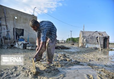 سیل‌زدگان به آب سالم و پتو نیاز دارند