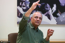 واکنش احمد زیدآبادی به سخنان حسن روحانی در مورد خطر حمله نظامی آمریکا به ایران در دوران کلینتون