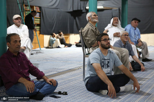 بازدید جمعی از گردشگران کویتی از بیت امام خمینی (س) در جماران