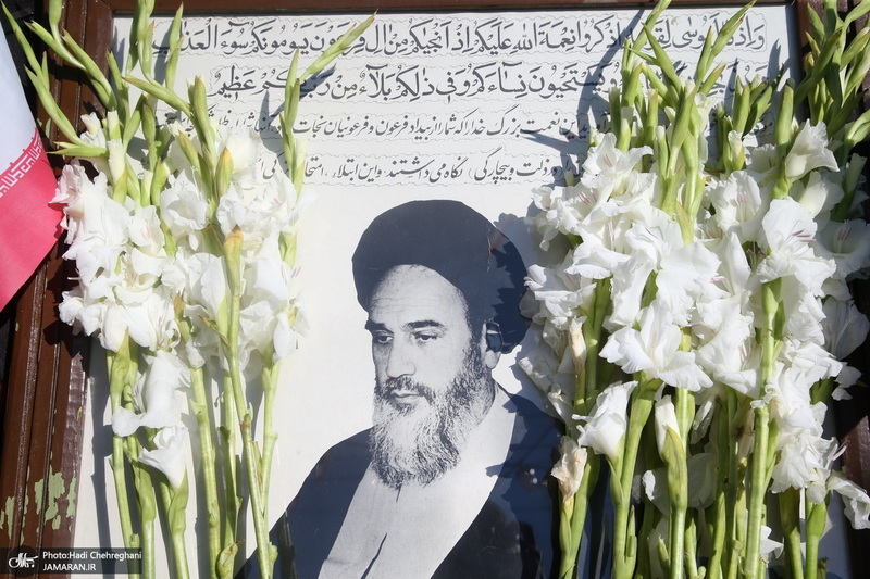 مراسم بزرگداشت 12 بهمن و گلباران بیت امام خمینی(س) در قم