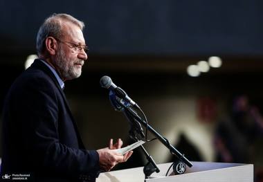 لاریجانی: ترامپ در عمل باید ثابت کند اهل صلح است/ آیا معنا دارد یک نفر تابلوی صلح بلند کند اما ملت ها را تهدید کند؟ ترامپ به توافق هسته ای افتخار کرد اما بعد نقض کرد، بعد می گوید من رییس جمهور صلحم!