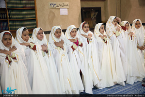 مراسم جشن تکلیف «دبستان سمیه» منطقه چهار تهران در حسینیه جماران 