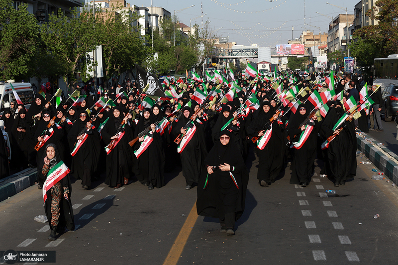 راهپیمایی دختران «جان‌فدای ایران» -۱