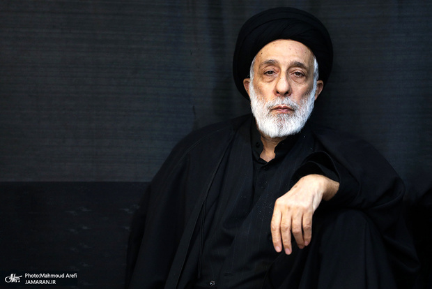 هادی خامنه ای: حضرت علی (ع) وضع مردم را بهبود بخشید؛ کسانی که خواستار حکومت اسلامی هستند، بدانند که اسلامی کردن یعنی همین/ هدف ما از اصلاحات چیزی نیست جز بهبود زندگی مردم/ آیا مقدار موی یک دختر خانم مهم‌تر است یا گرسنگی و تا کمر دولا شدن او در سطل زباله؟