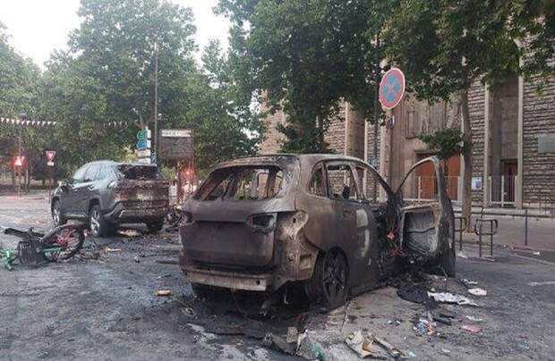  هواداران پاری سن ژرمن پاریس را به آتش کشیدند!/ شورش، غارت و بازداشت 294 نفر در پایتخت فرانسه