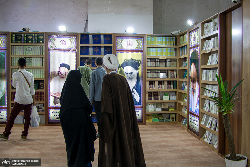 غرفه موسسه عروج چاپ در سی‌ و سومین نمایشگاه بین‌المللی کتاب تهران 