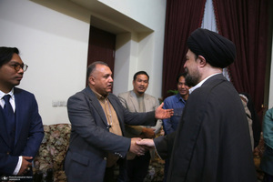 دیدار جمعی از اساتید ودانشجویان کشور تایلند با سید حسن خمینی