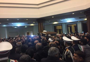 پیکر آیت الله هاشمی رفسنجانی وارد حرم شد