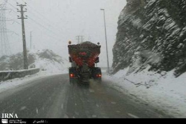 بارش برف مسیرهای کوهستانی استان تهران را فرا گرفت