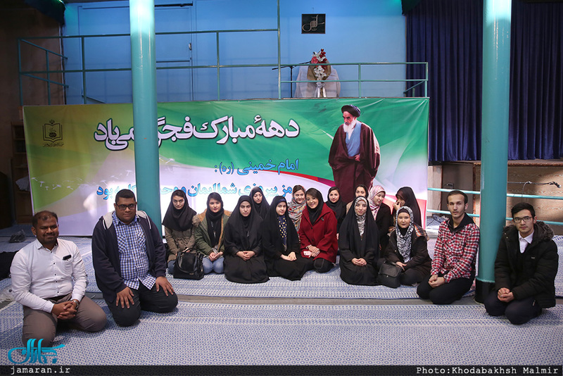 بازدید جمعی از دانشجویان زبان فارسی کشورهای خارجی از بیت امام در جماران 