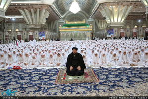 مراسم جشن تکلیف دانش آموزان دختر در حرم مطهر امام خمینی(س) 