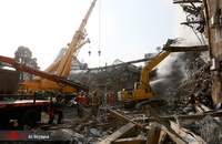 تلاش آتش نشانان و نیروهای امدادی در پی حادثه پلاسکو 