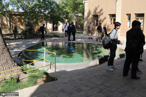 بازدید دانش آموزان از بیت و زادگاه امام در خمین