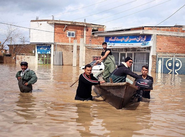 دانشجومعلمان خراسان شمالی هدایای خودرا به سیلزدگان اهدا کردند